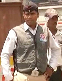 Nagpur traffic officer wearing a cooling vest